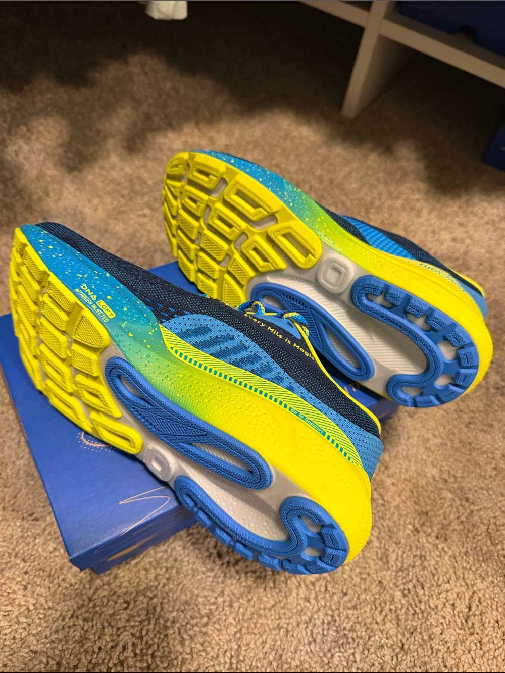 New Brooks Adrenalin GTS 24 Run Disney - Picture 3 of 4